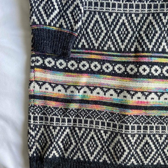Tribal Print Sweater - Picture 6 of 6
